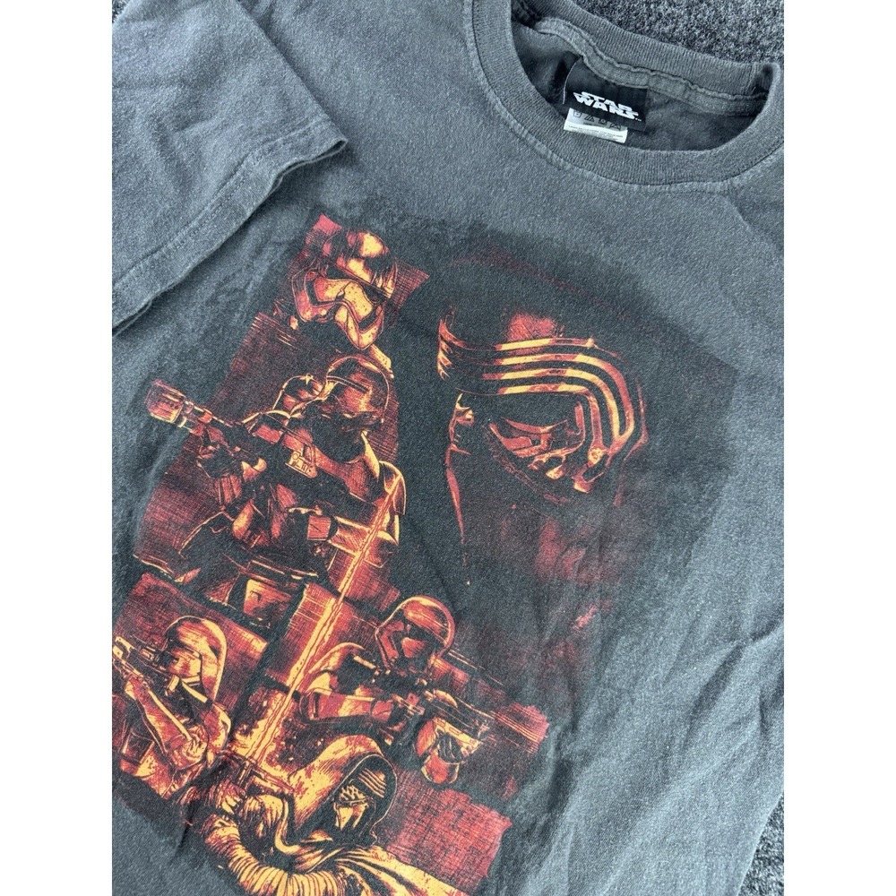 Star Wars Kylo Ren Stormtrooper Graphic T-Shirt Medium 18.5x27.5 Gray